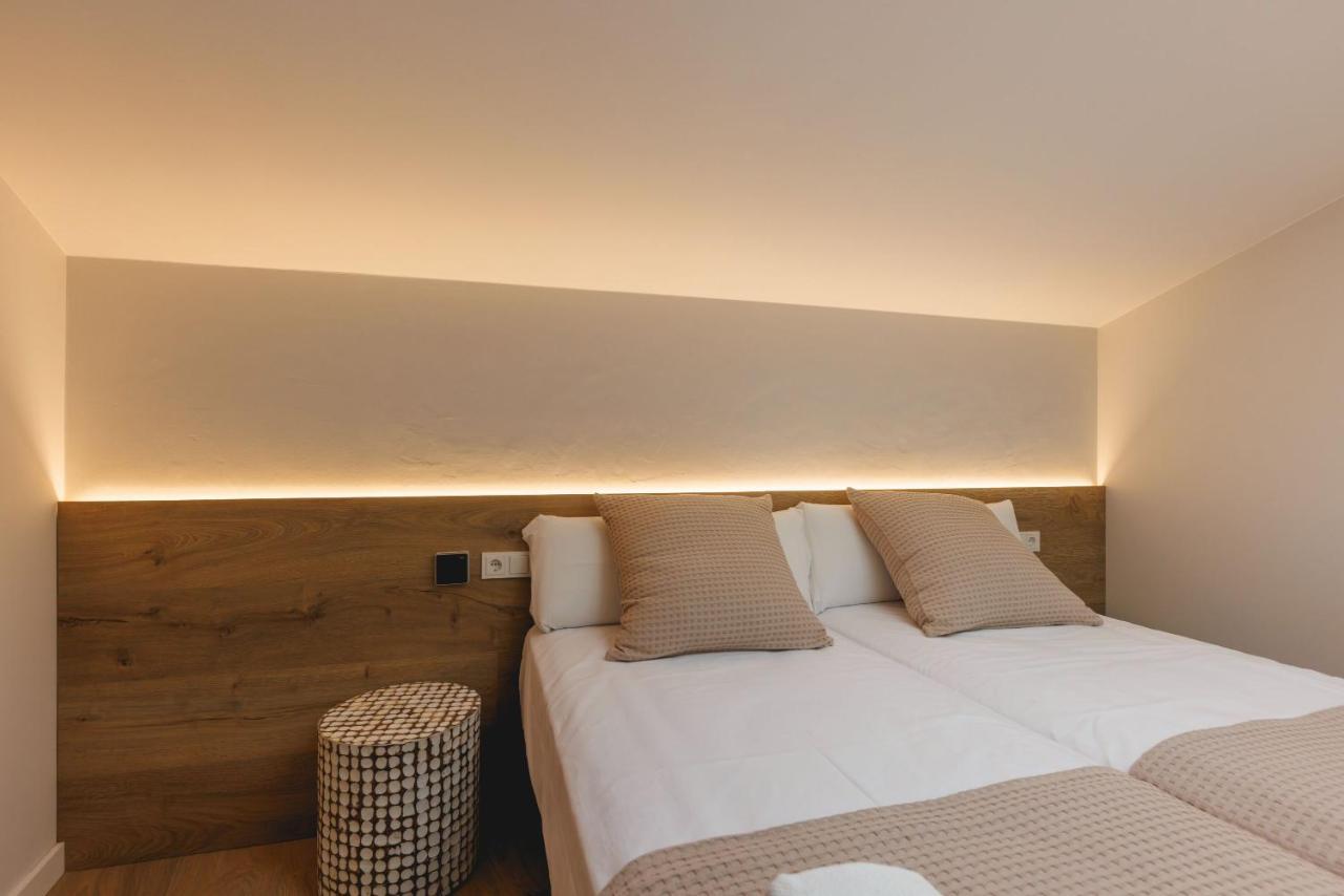 Bravissimo Cort Reial Duplex, Spacious With 3 Bedrooms Girona Bagian luar foto