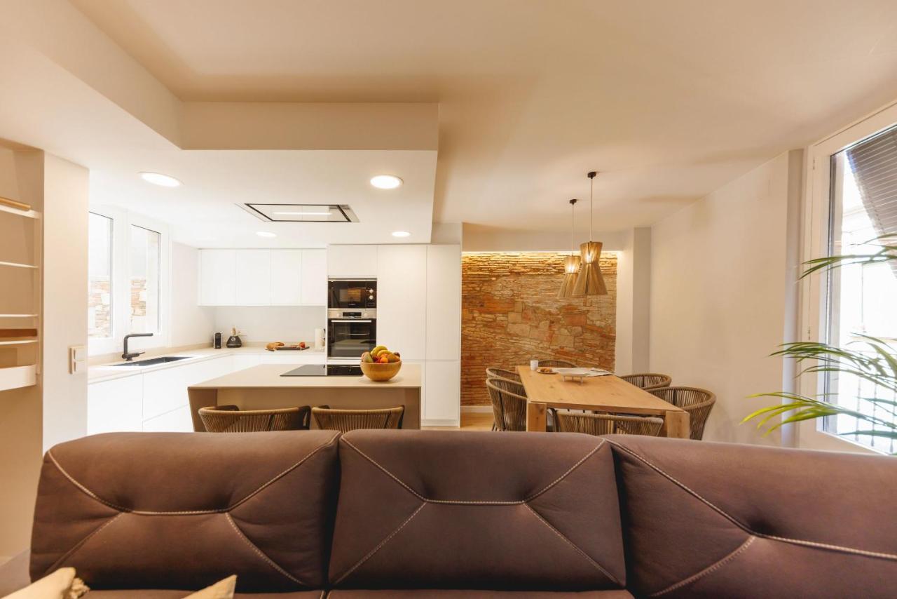 Bravissimo Cort Reial Duplex, Spacious With 3 Bedrooms Girona Bagian luar foto