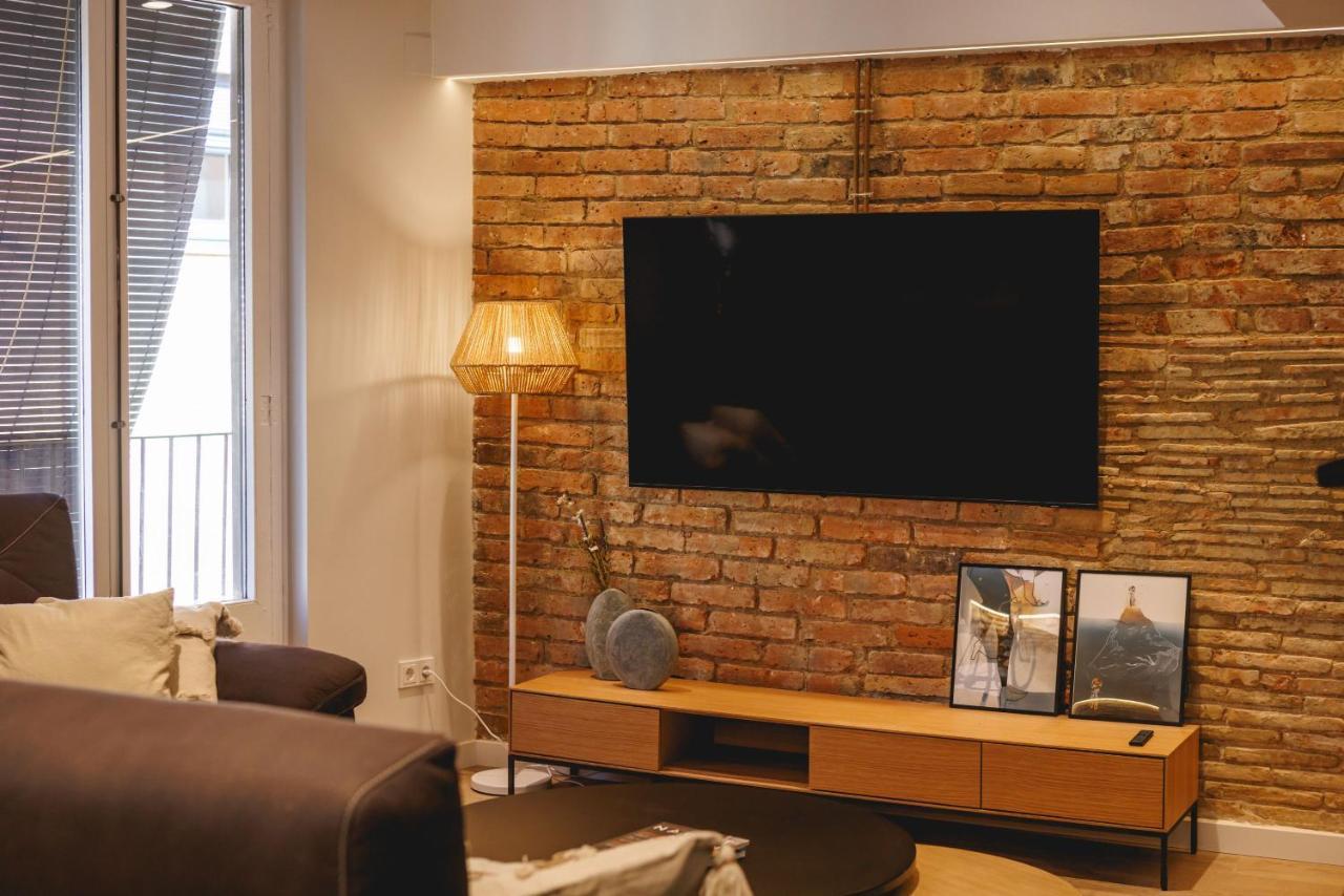 Bravissimo Cort Reial Duplex, Spacious With 3 Bedrooms Girona Bagian luar foto