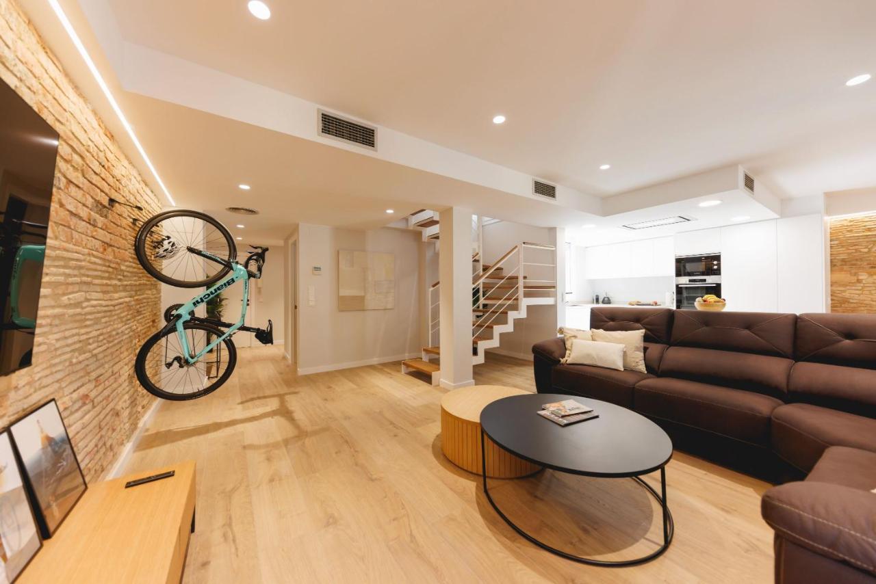 Bravissimo Cort Reial Duplex, Spacious With 3 Bedrooms Girona Bagian luar foto