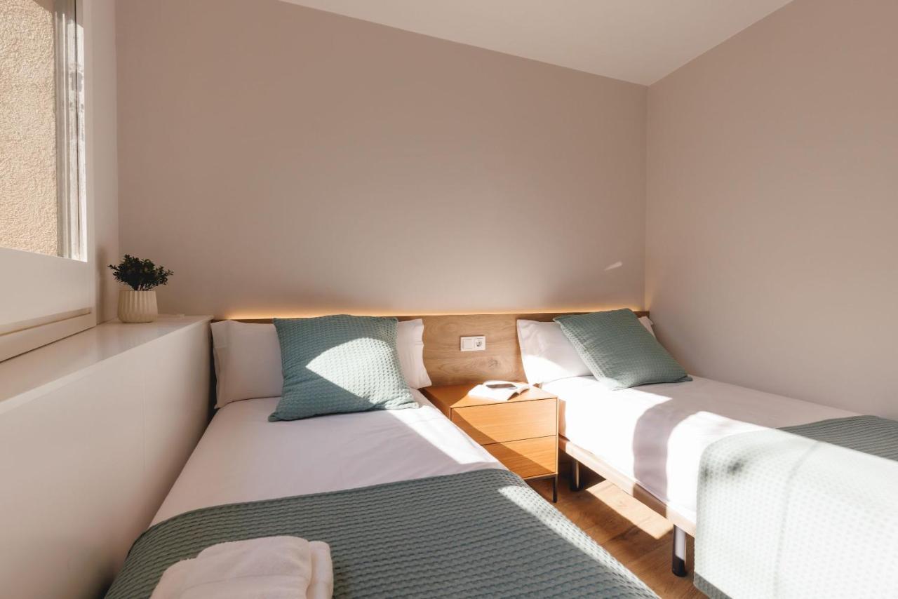 Bravissimo Cort Reial Duplex, Spacious With 3 Bedrooms Girona Bagian luar foto