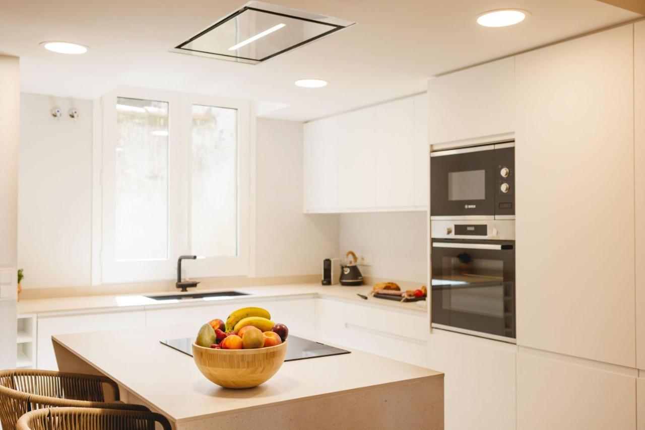 Bravissimo Cort Reial Duplex, Spacious With 3 Bedrooms Girona Bagian luar foto
