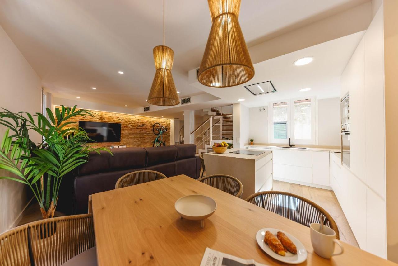 Bravissimo Cort Reial Duplex, Spacious With 3 Bedrooms Girona Bagian luar foto
