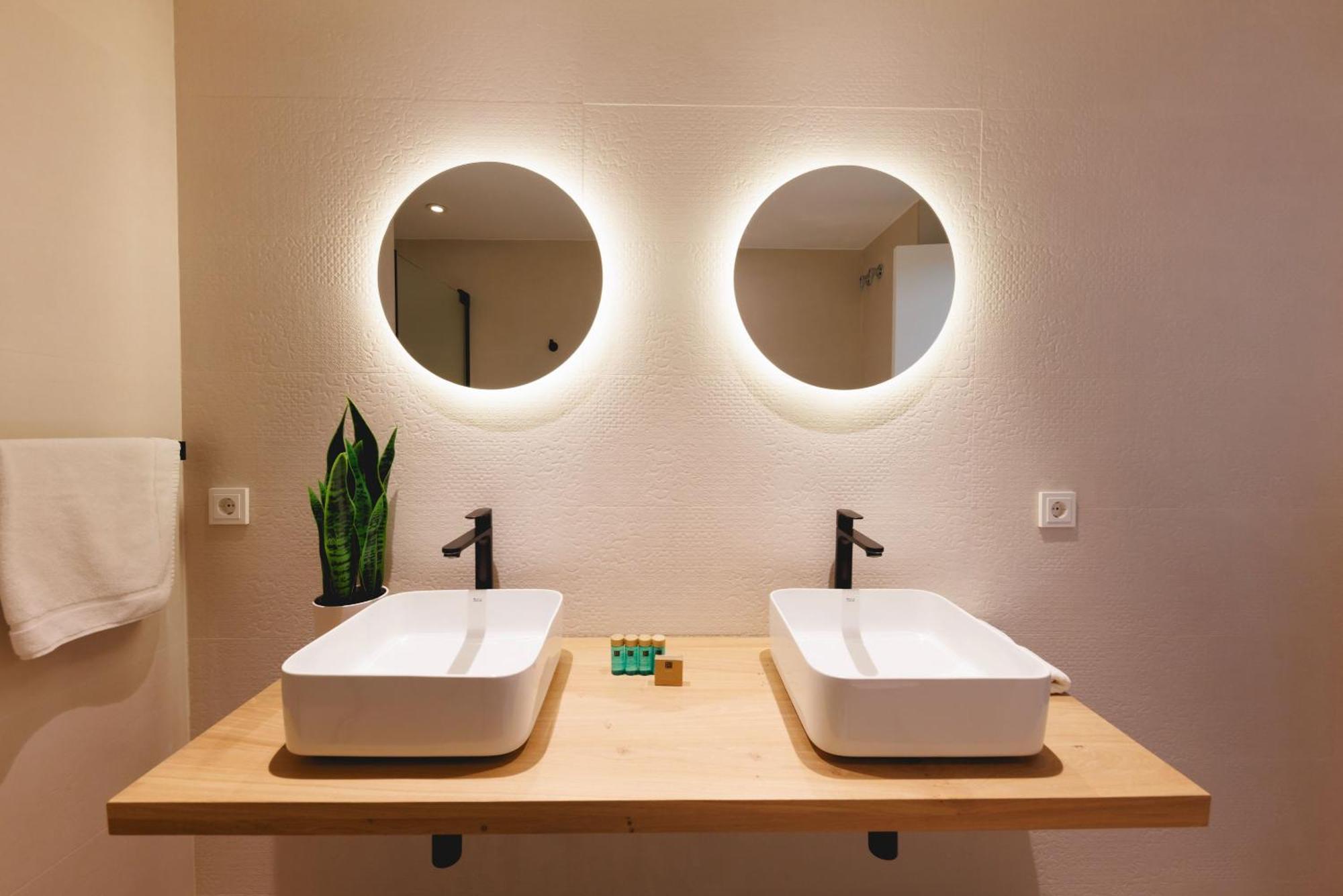 Bravissimo Cort Reial Duplex, Spacious With 3 Bedrooms Girona Bagian luar foto