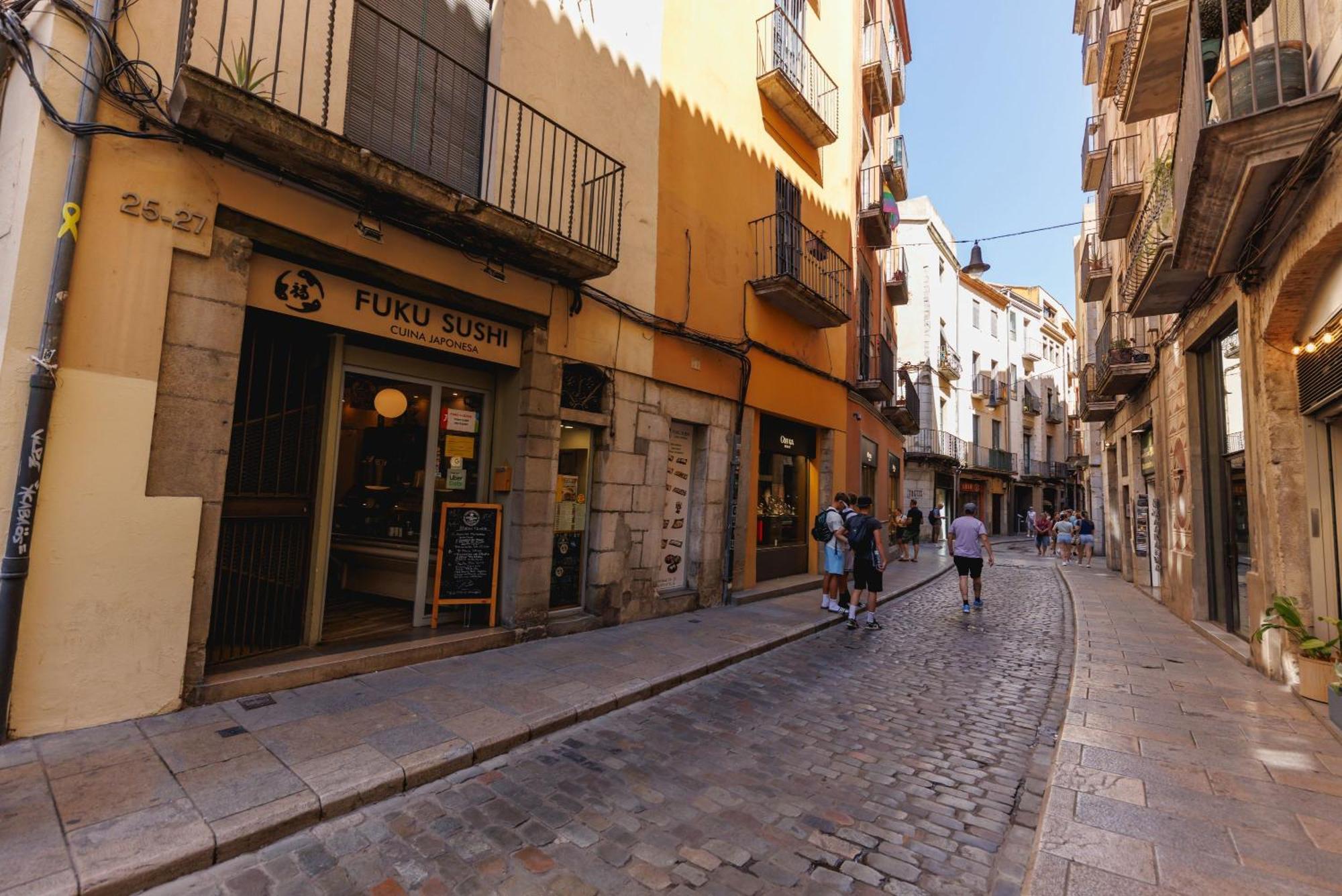 Bravissimo Cort Reial Duplex, Spacious With 3 Bedrooms Girona Bagian luar foto